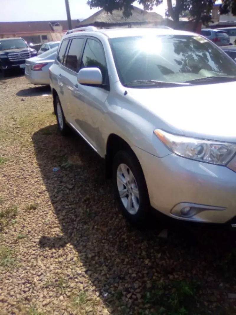 Toyota Highlander   - 2011