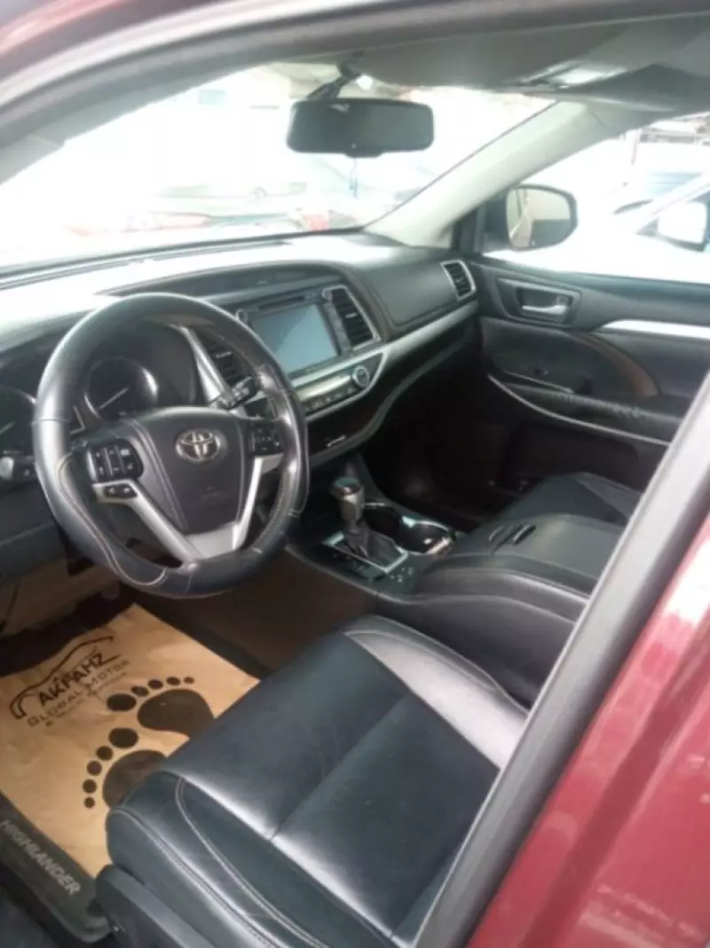 Toyota Highlander   - 2014