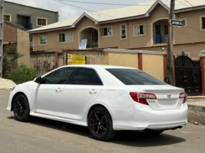 Toyota Camry   - 2013