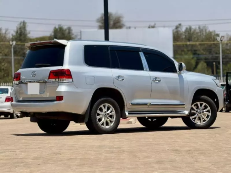Toyota Land Cruiser V8   - 2012