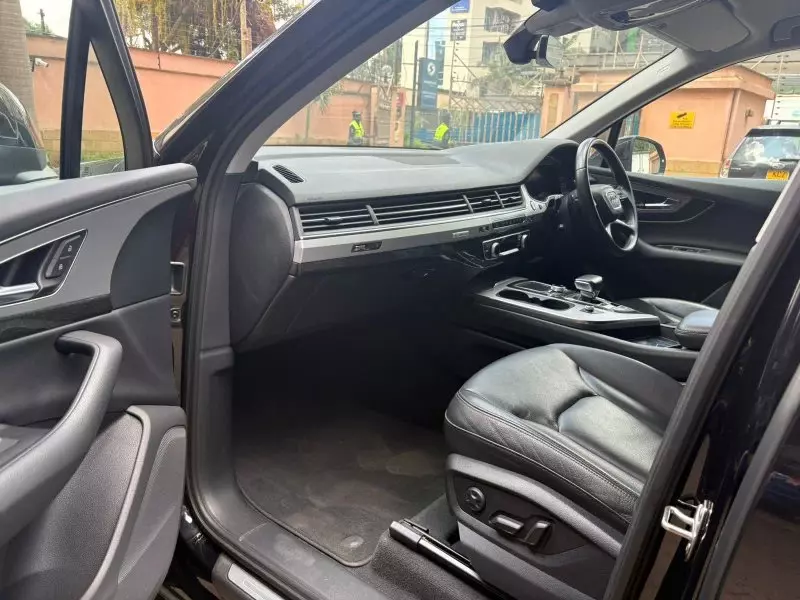 Audi Q7   - 2017