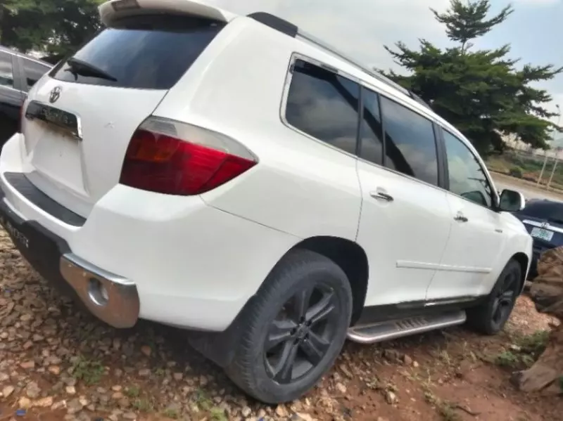 TOYOTA Highlander   - 2010