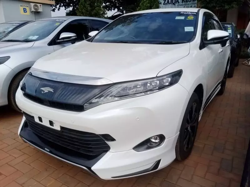 Toyota Harrier   - 2017