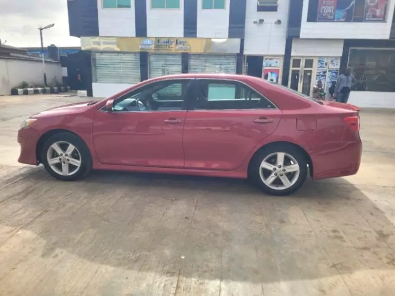 Toyota Camry   - 2014