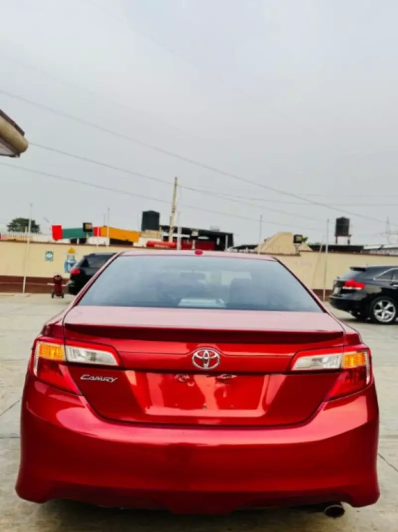 Toyota Camry   - 2012