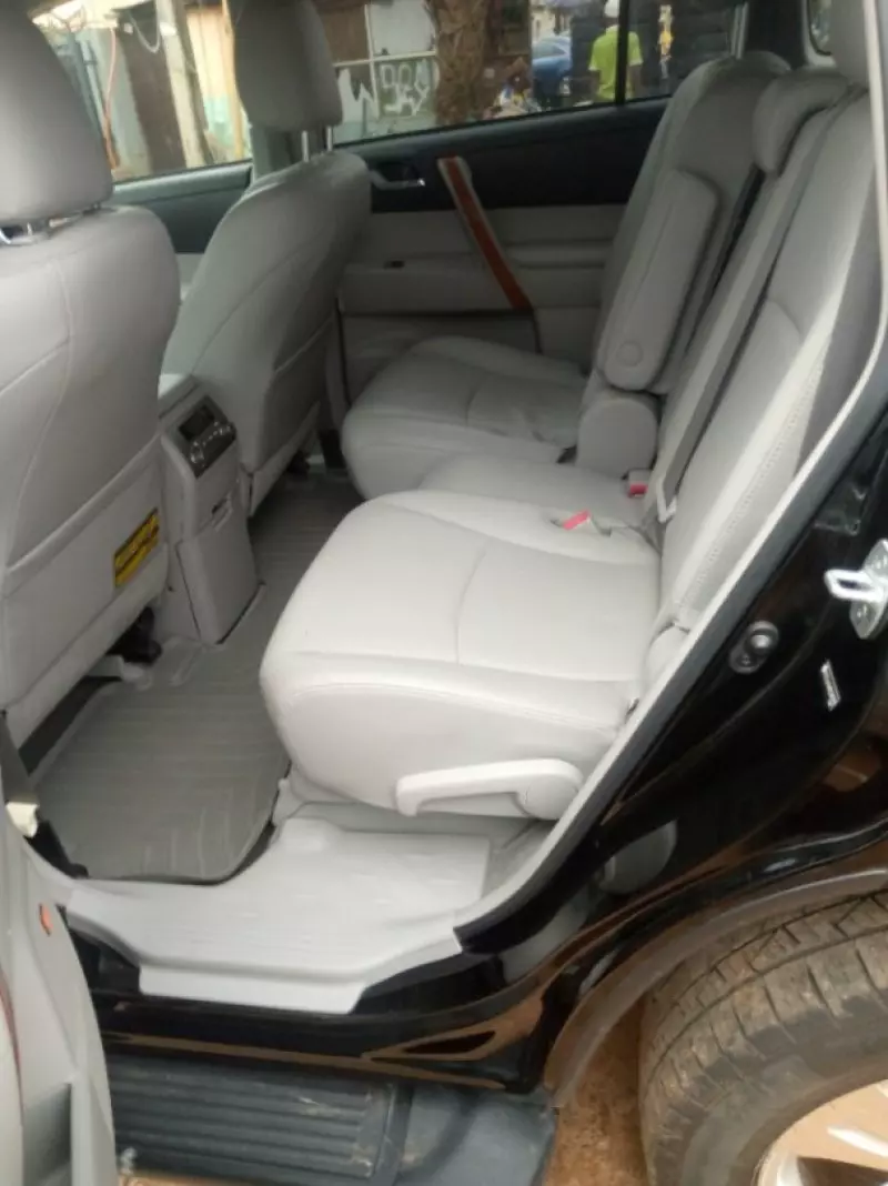 Toyota Highlander   - 2010