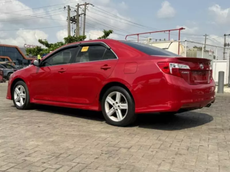 Toyota Camry   - 2013