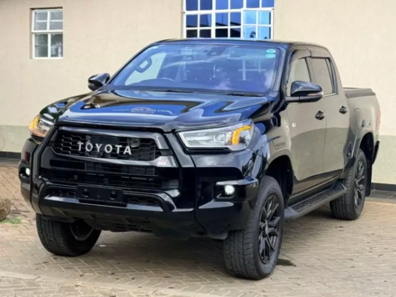Toyota Hilux    - 2023