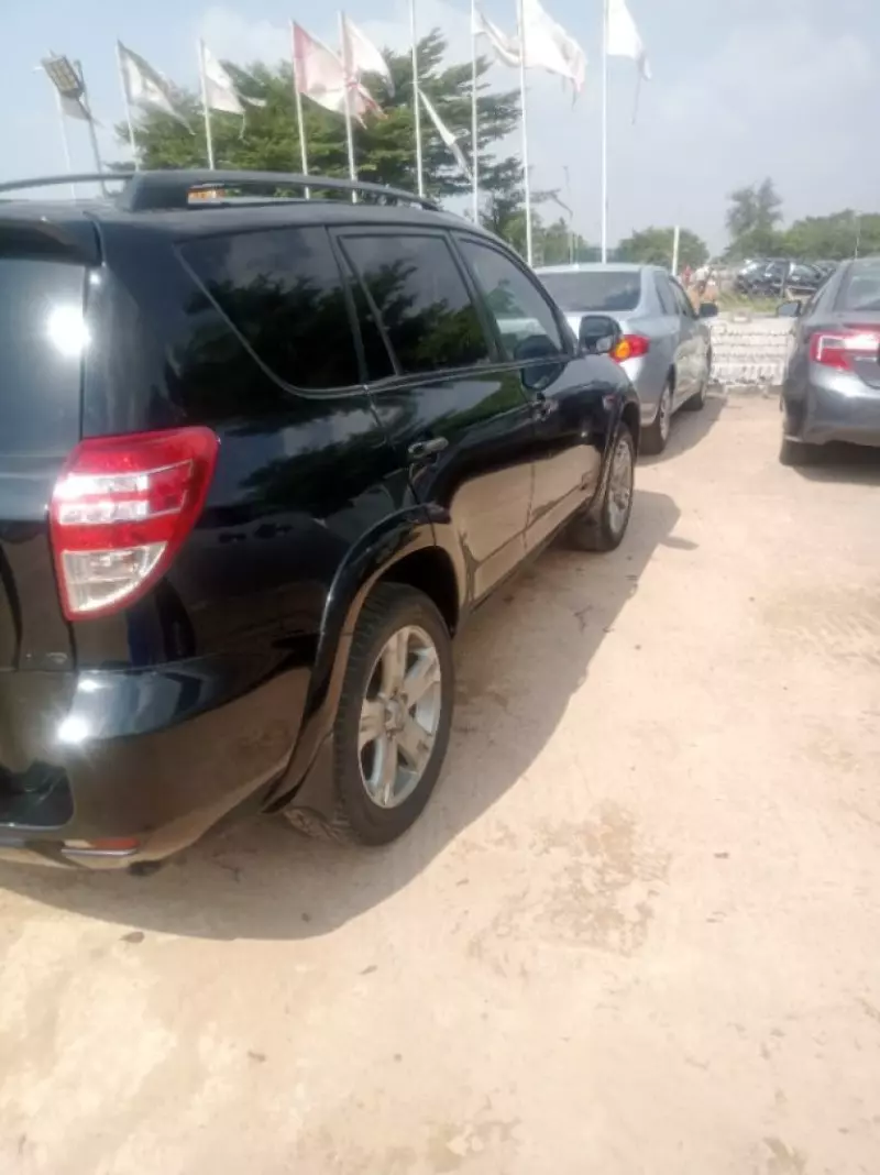 TOYOTA RAV 4   - 2010