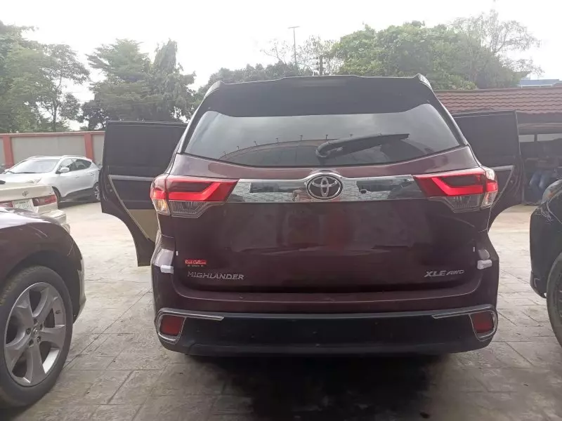 Toyota Highlander   - 2015