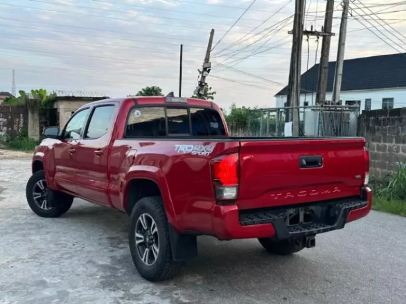 TOYOTA Tacoma   - 2015