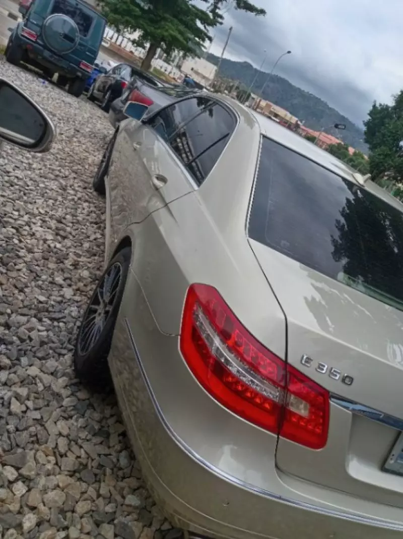 Mercedes-Benz E350   - 2010