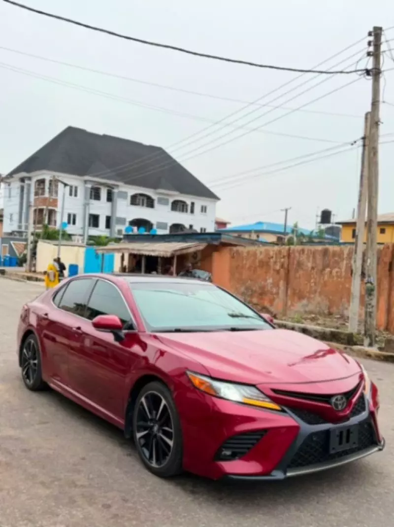 Toyota Camry   - 2018
