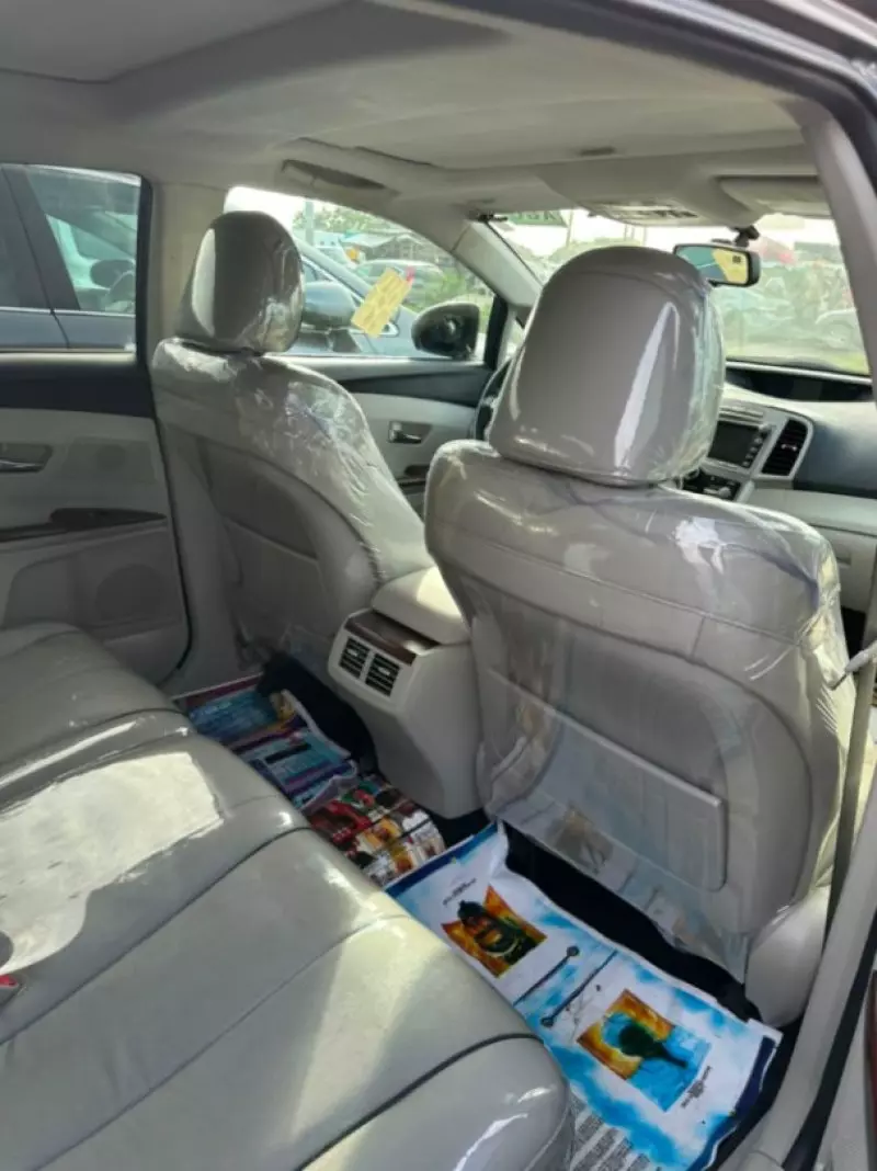TOYOTA Venza   - 2011
