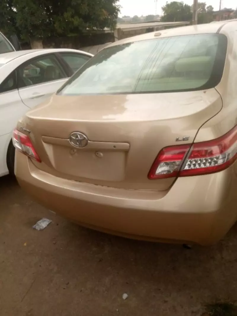 Toyota Camry   - 2010