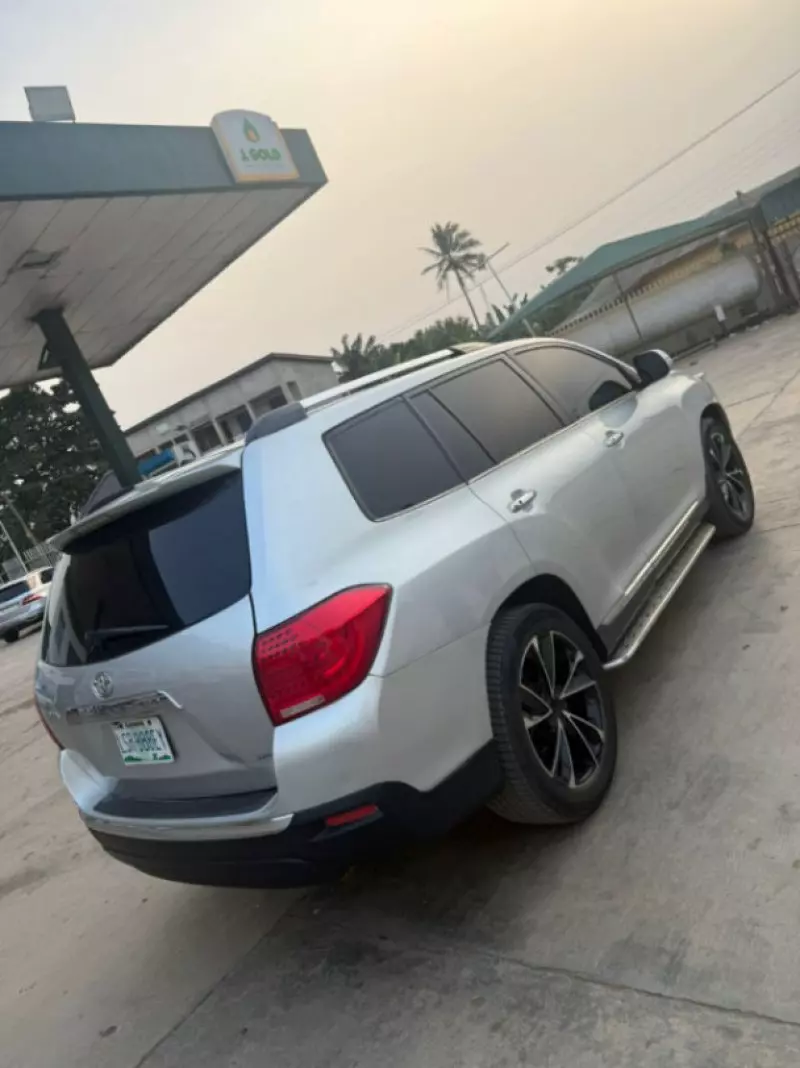Toyota Highlander   - 2013