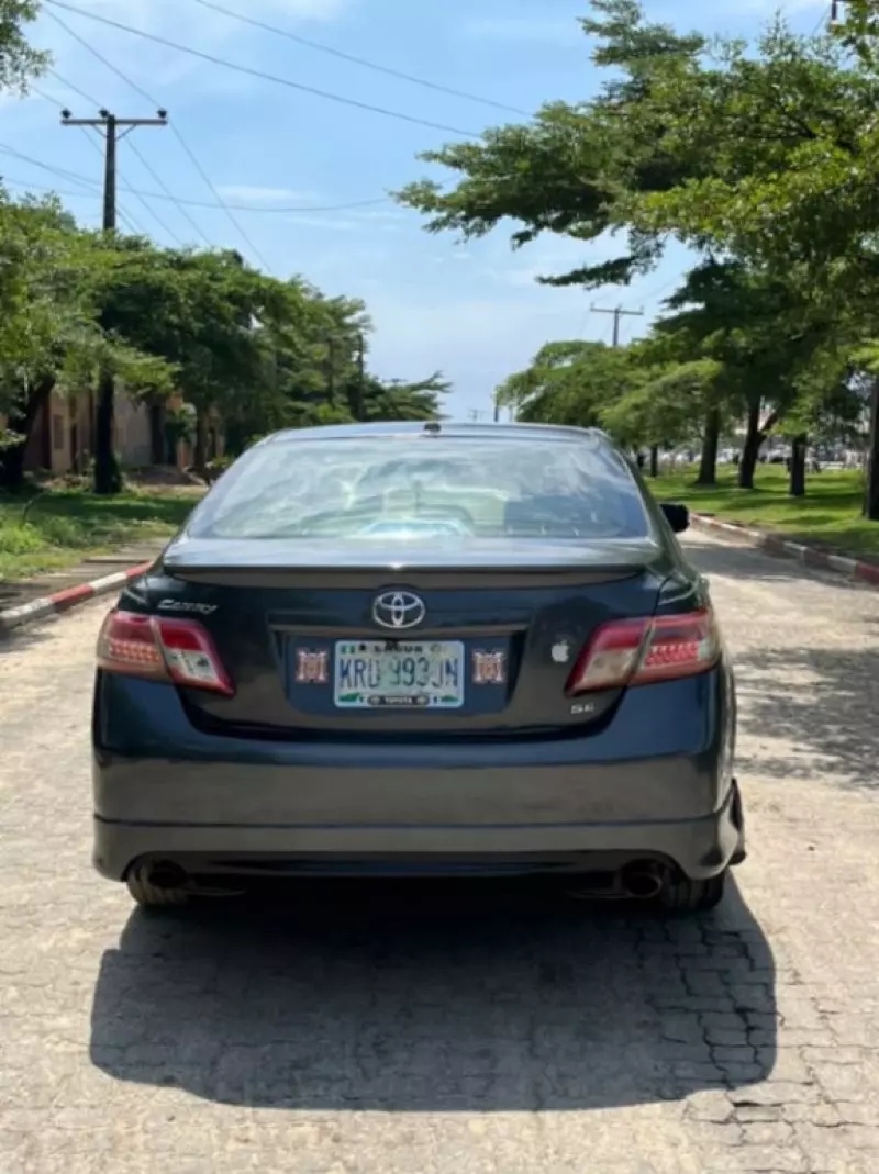 TOYOTA Camry - 2011