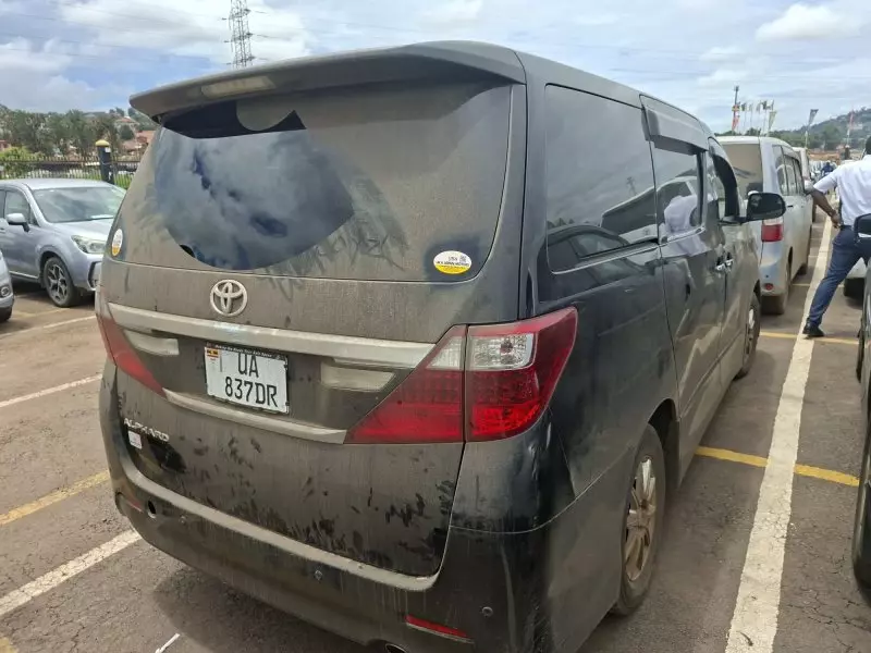 Toyota Alphard   - 2011