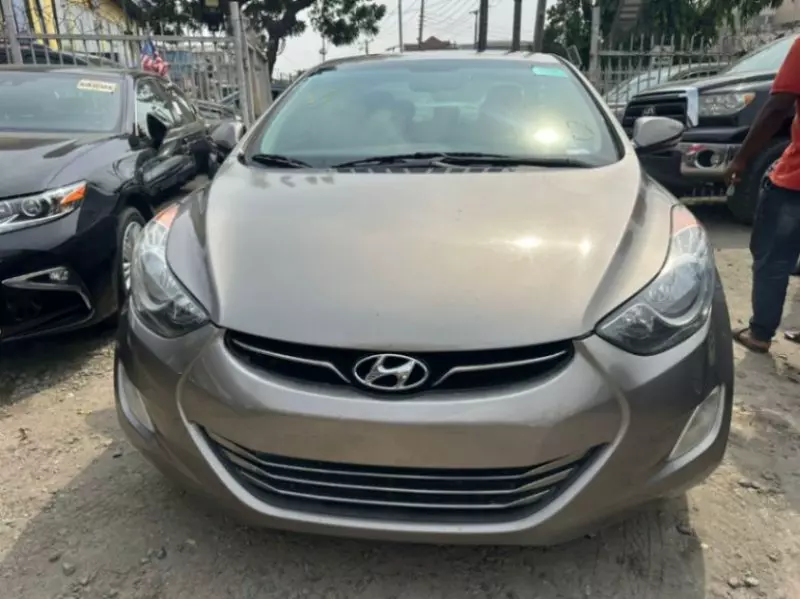 Hyundai Elantra   - 2013