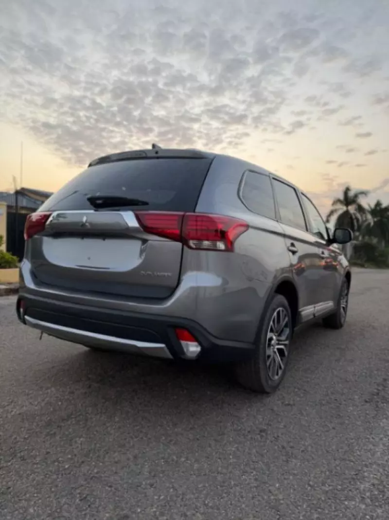 Mitsubishi Outlander   - 2018