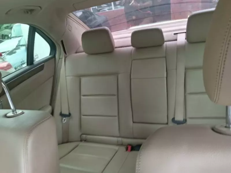 Mercedes-Benz E350   - 2010