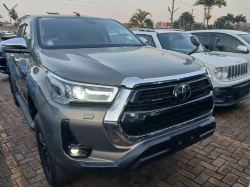 Toyota Hilux   - 2020