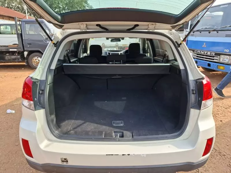 Subaru Outback   - 2011
