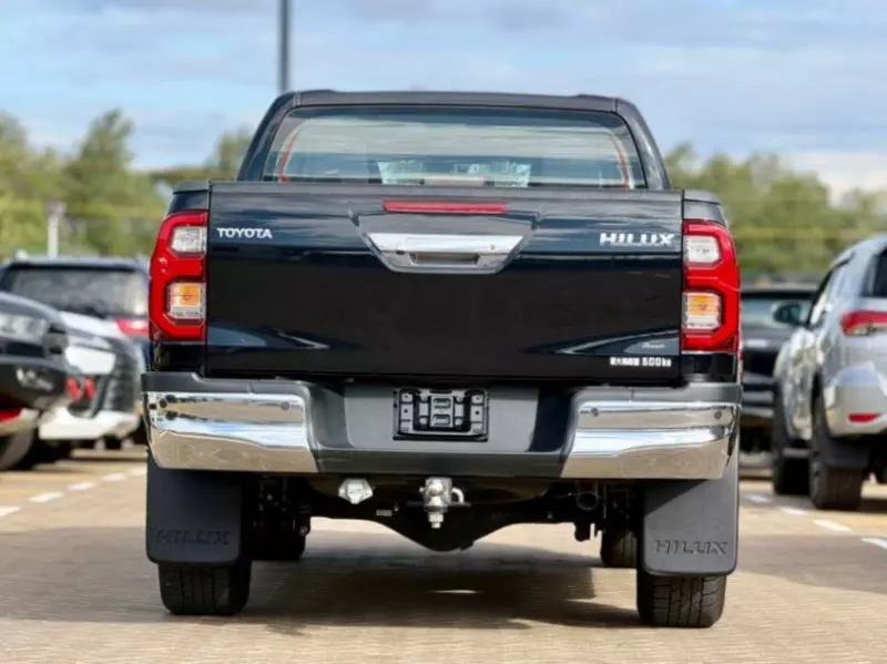 Toyota Hilux   - 2021