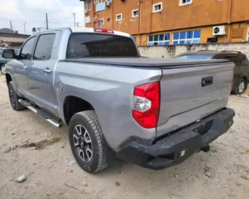 Toyota Tundra   - 2014