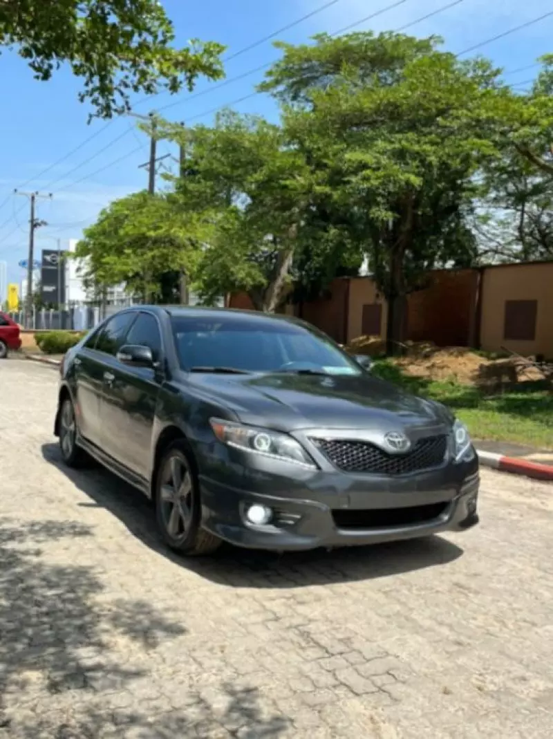 TOYOTA Camry - 2011