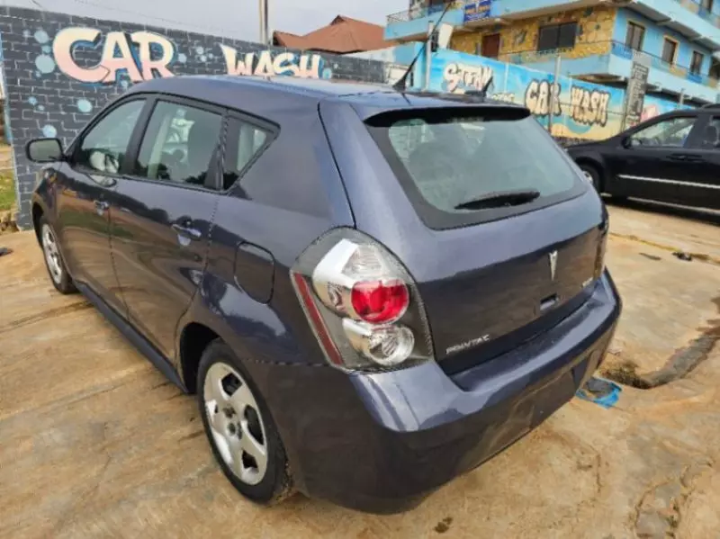 Pontiac Vibe   - 2009