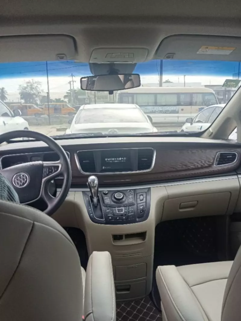 Buick Regal   - 2018