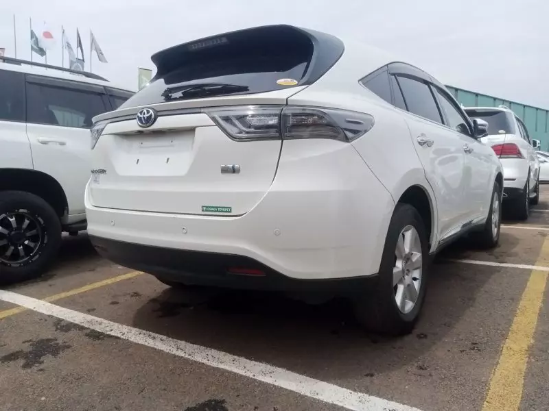 Toyota Harrier hybrid    - 2015