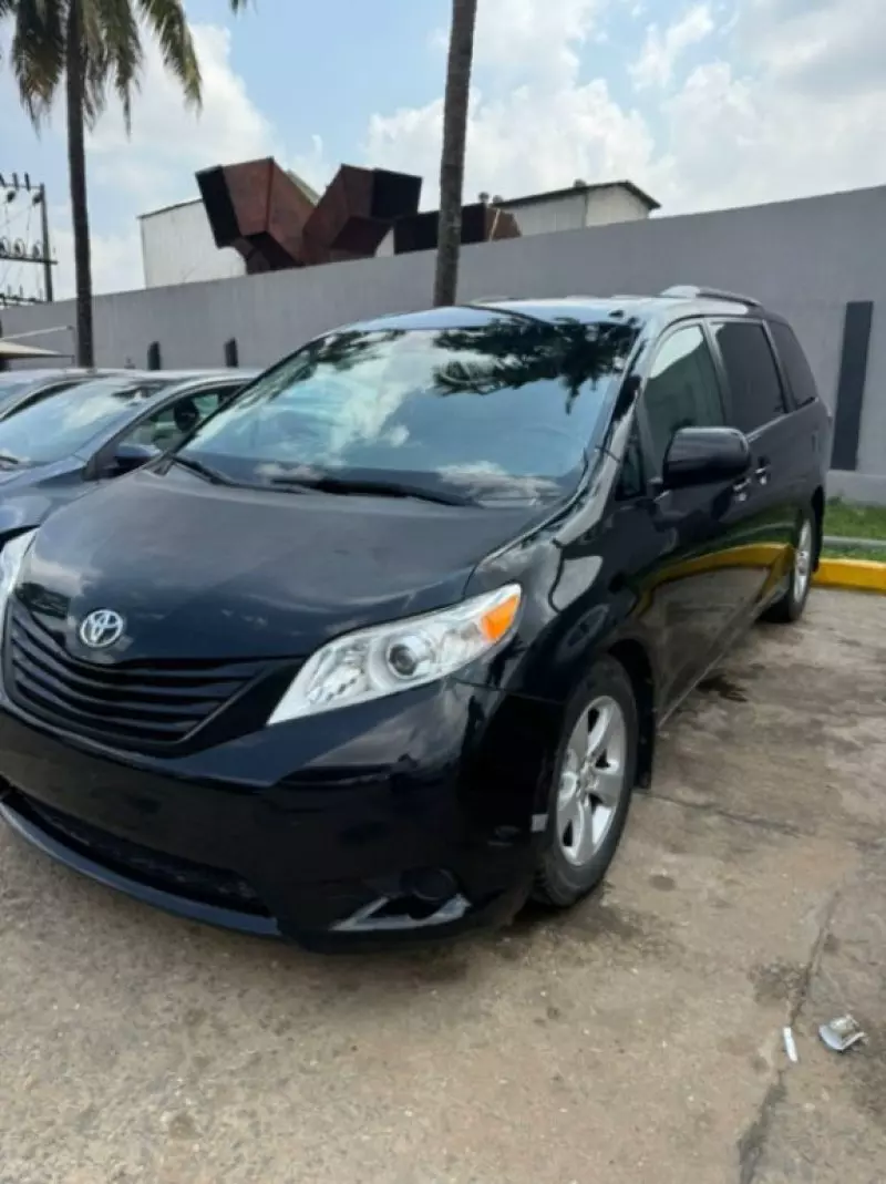 Toyota Sienna   - 2016