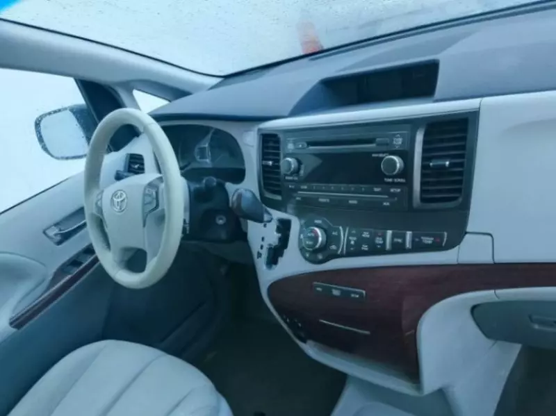 Toyota Sienna   - 2014
