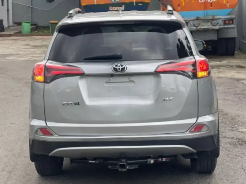 Toyota RAV4   - 2018