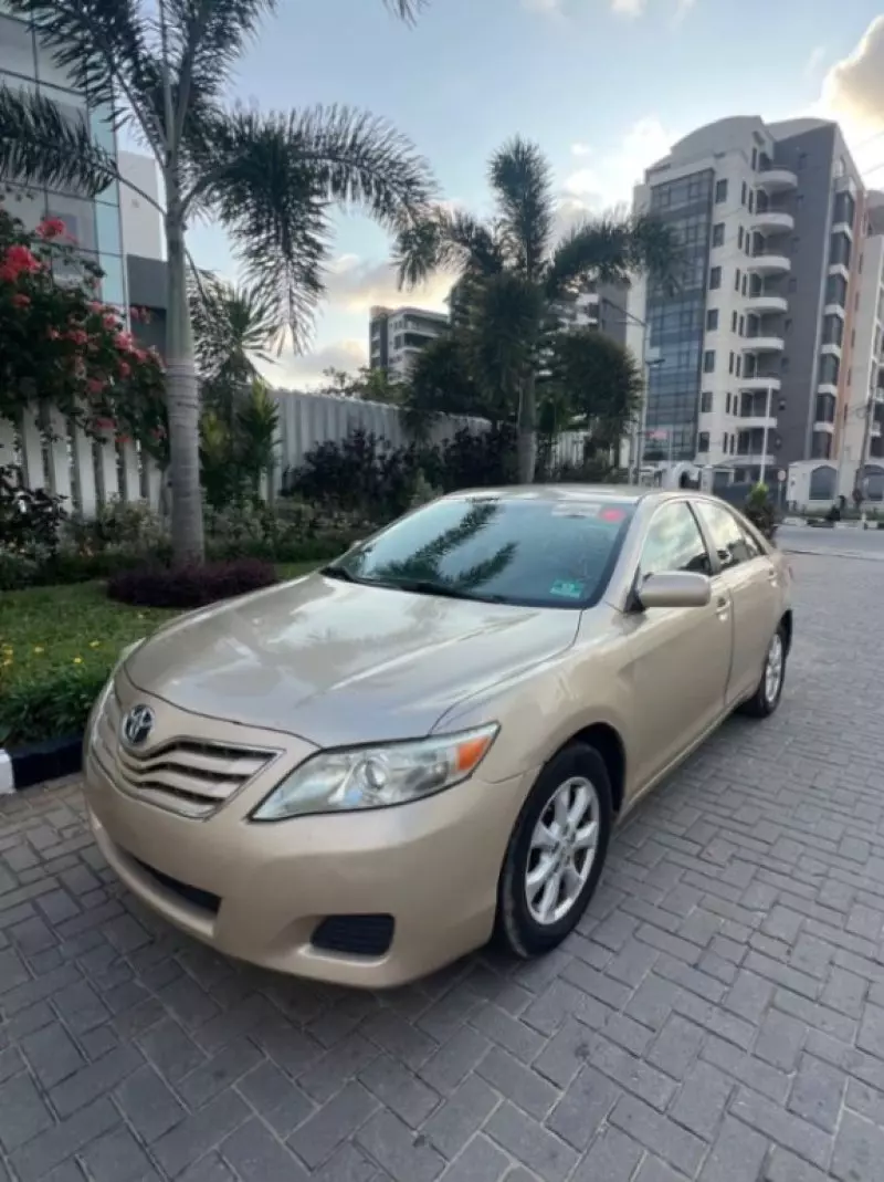 Toyota Camry   - 2011