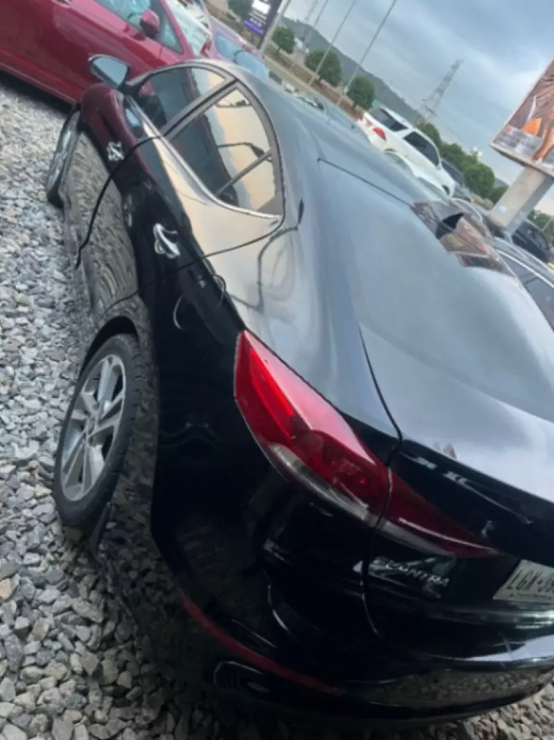 Hyundai Elantra   - 2018