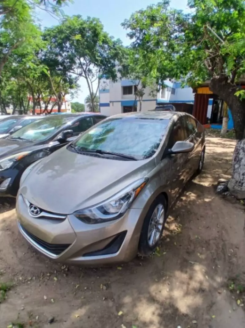 Hyundai Elantra - 2016