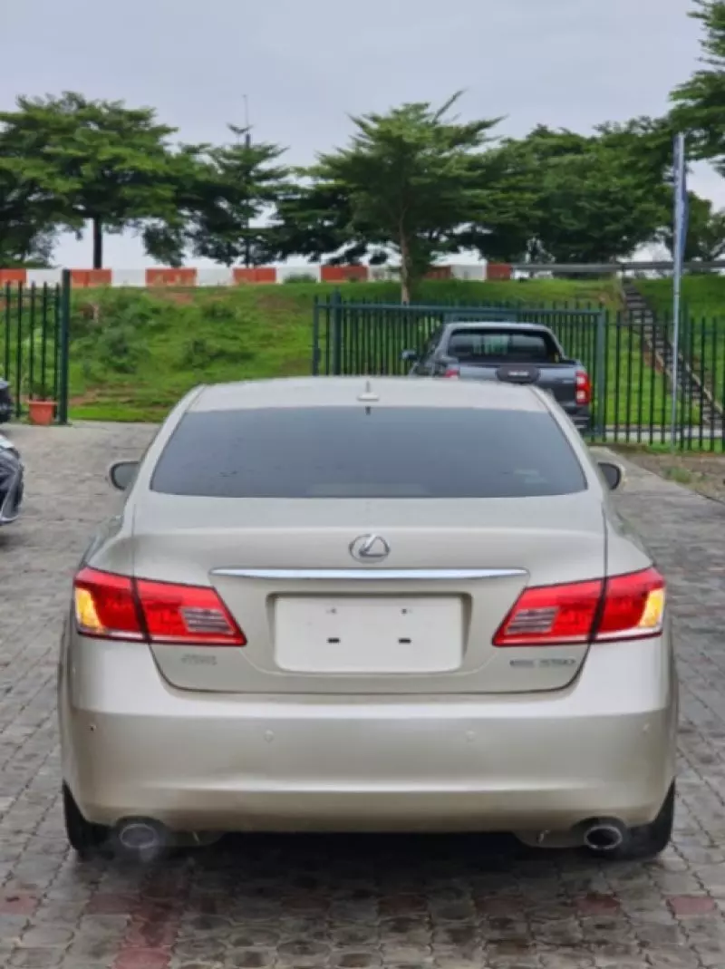 Lexus ES 350   - 2012