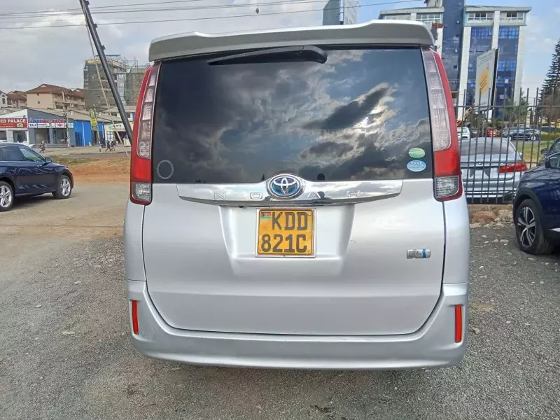 Toyota Noah Hybrid   - 2014