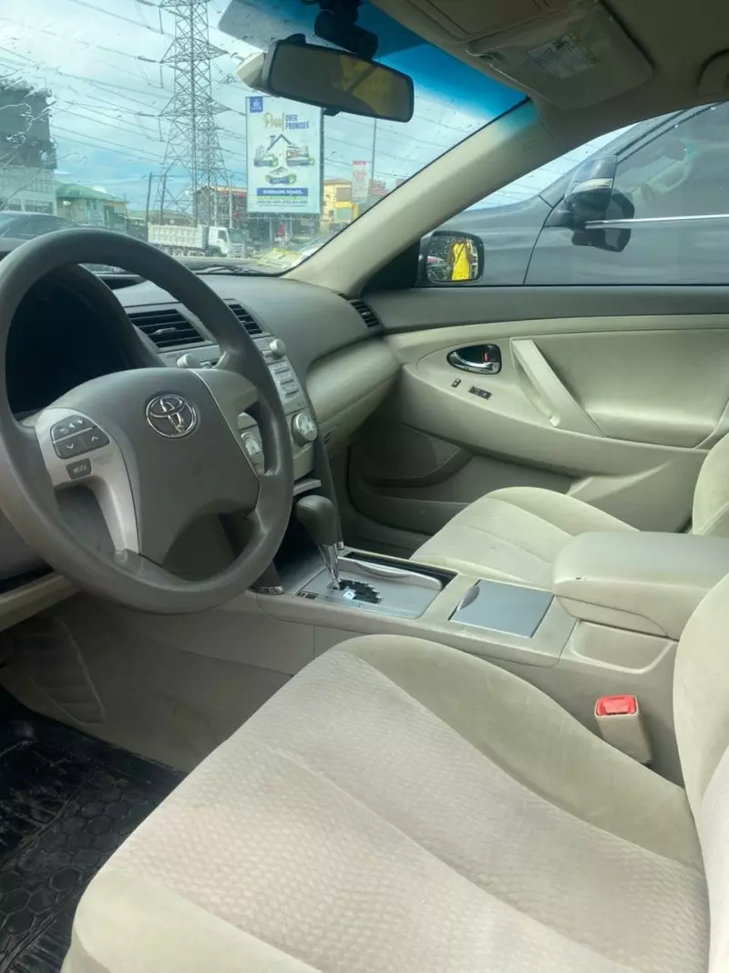 TOYOTA Camry   - 2010