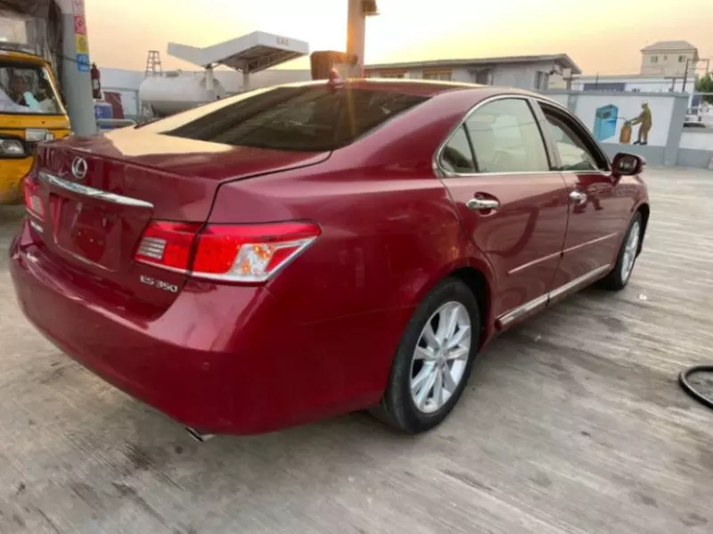 Lexus ES 350   - 2011