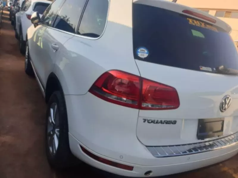 Volkswagen Touareg   - 2011