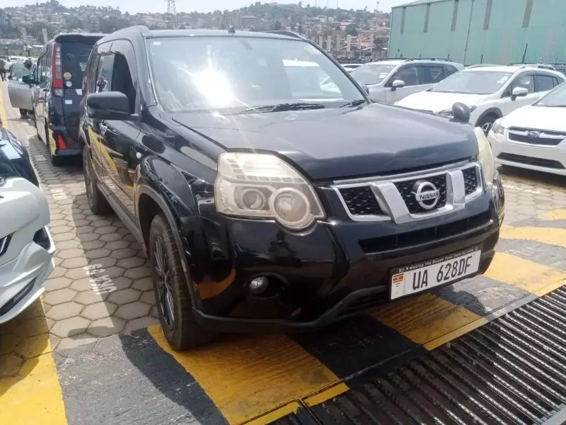 Nissan X-TRAIL    - 2011