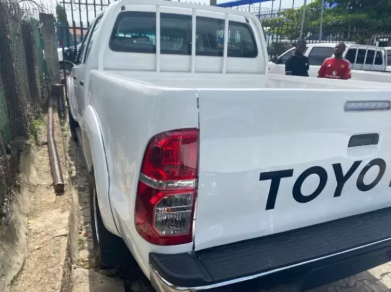 Toyota Hilux   - 2013
