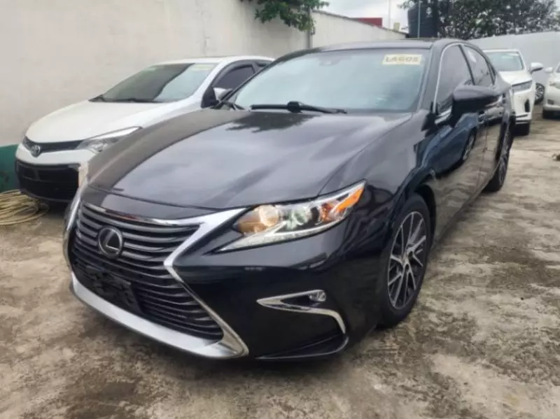 Lexus ES   - 2017