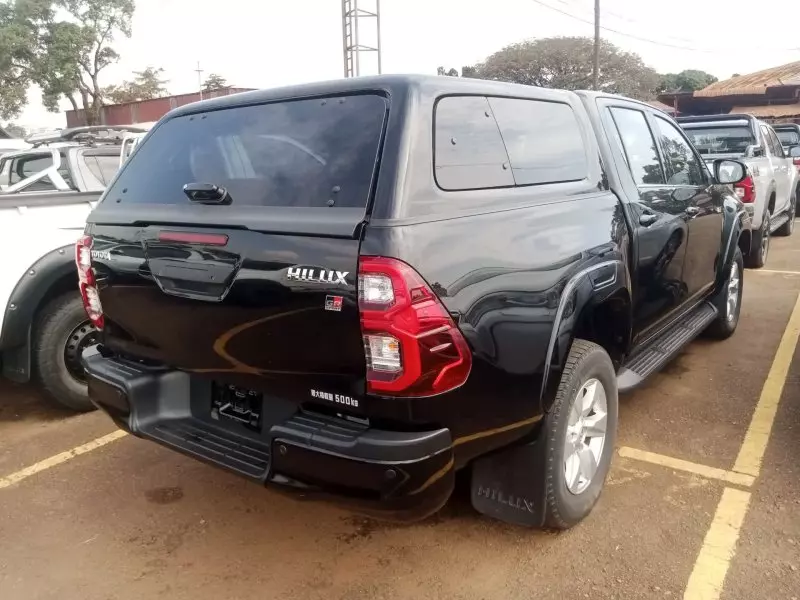 Toyota Hilux   - 2023