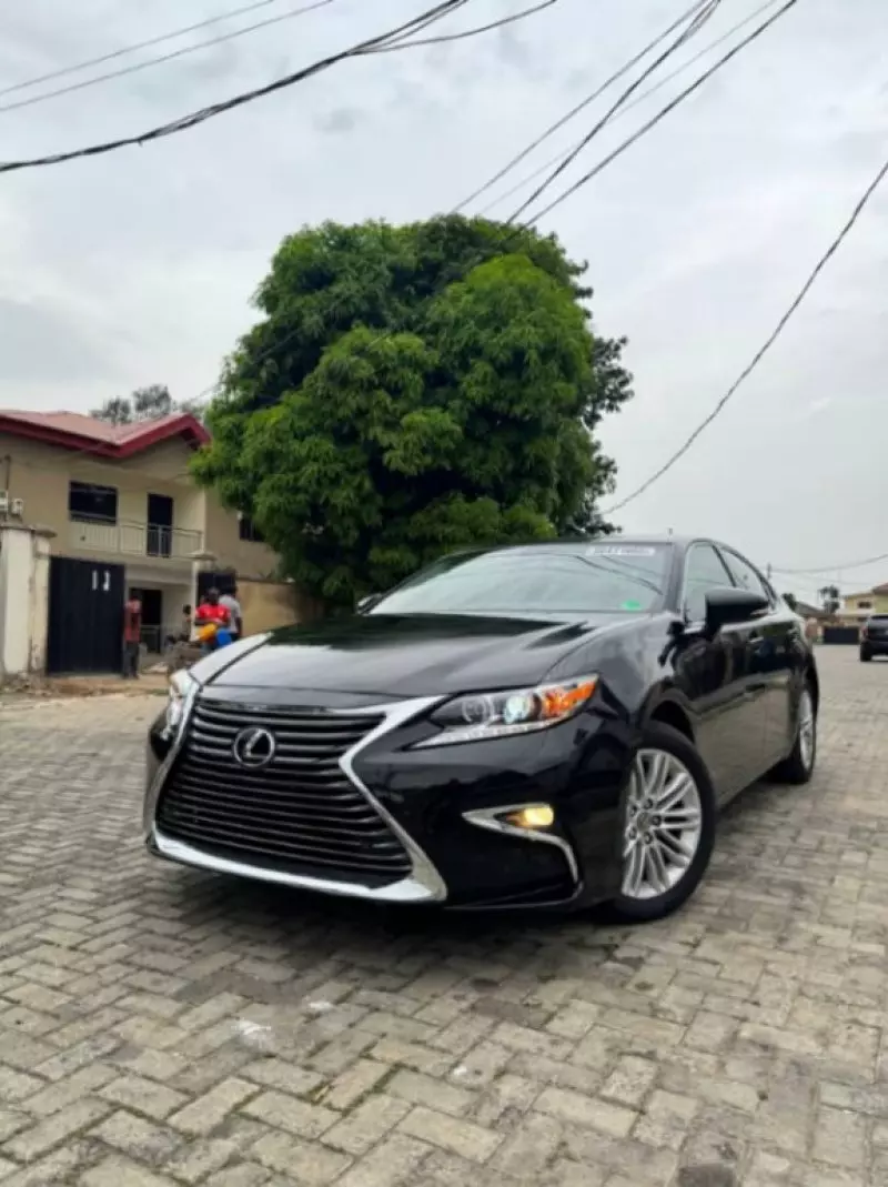 Lexus ES   - 2015