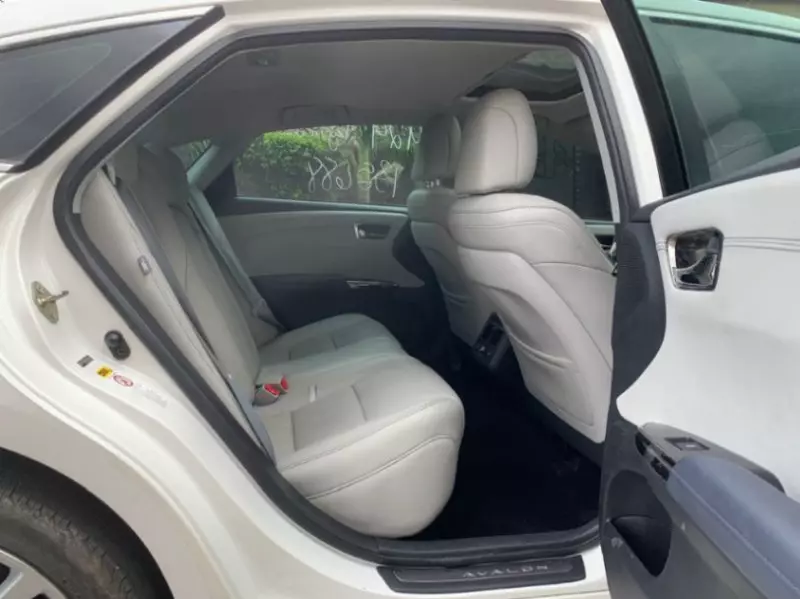 Toyota Avalon   - 2014